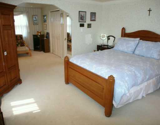 288 Foxcroft Road Pittsburgh, PA 15220 - Photo 7 of 8 Master Bedroom.