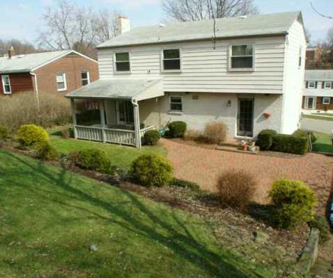 288 Foxcroft Road Pittsburgh, PA 15220 - Photo 8 of 8 Yard/Garden.