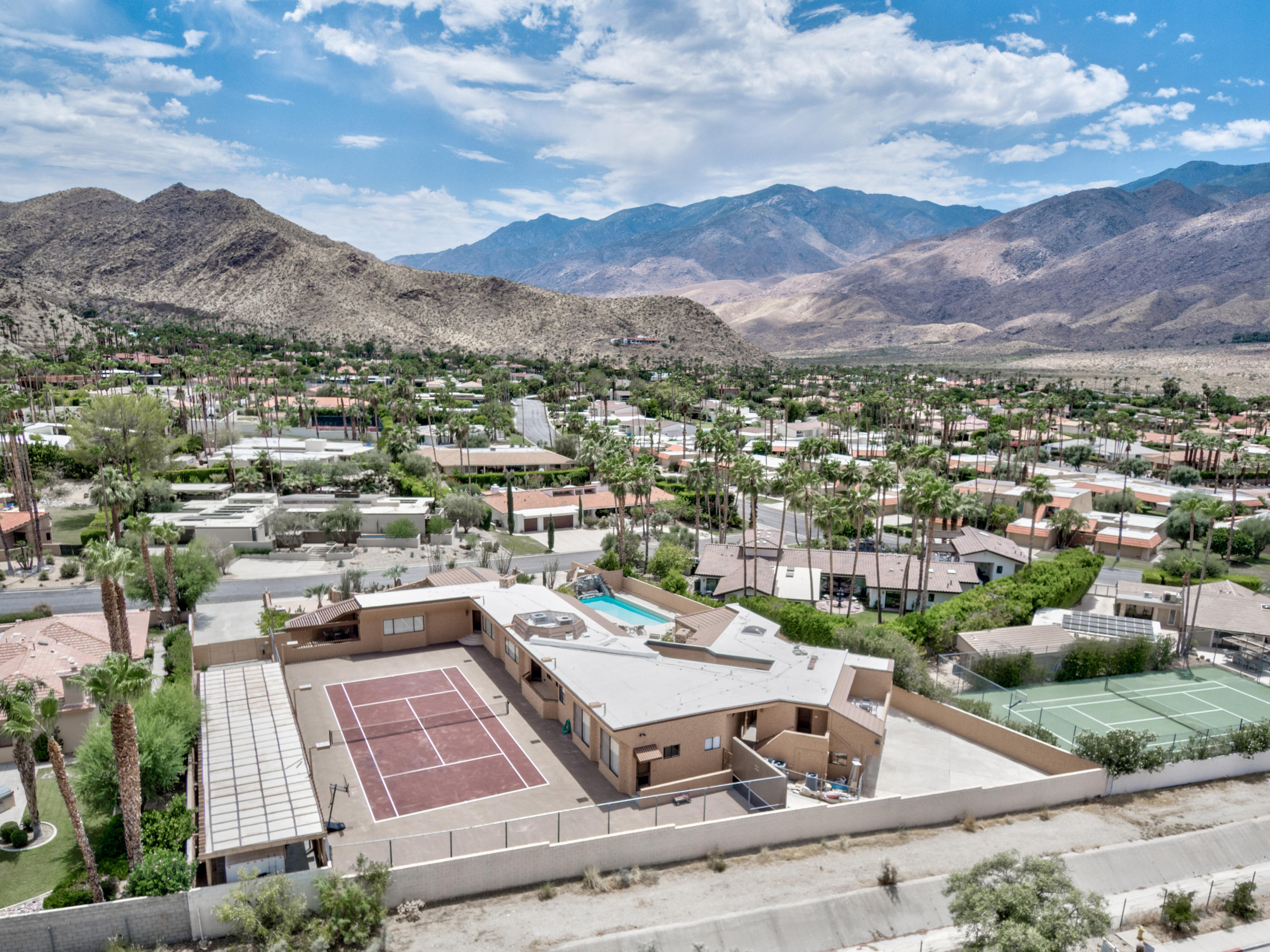 1650 Ridgemore Drive Palm Springs, CA 92264 - Photo 40 of 69 an aerial view of residential houses and outdoor space