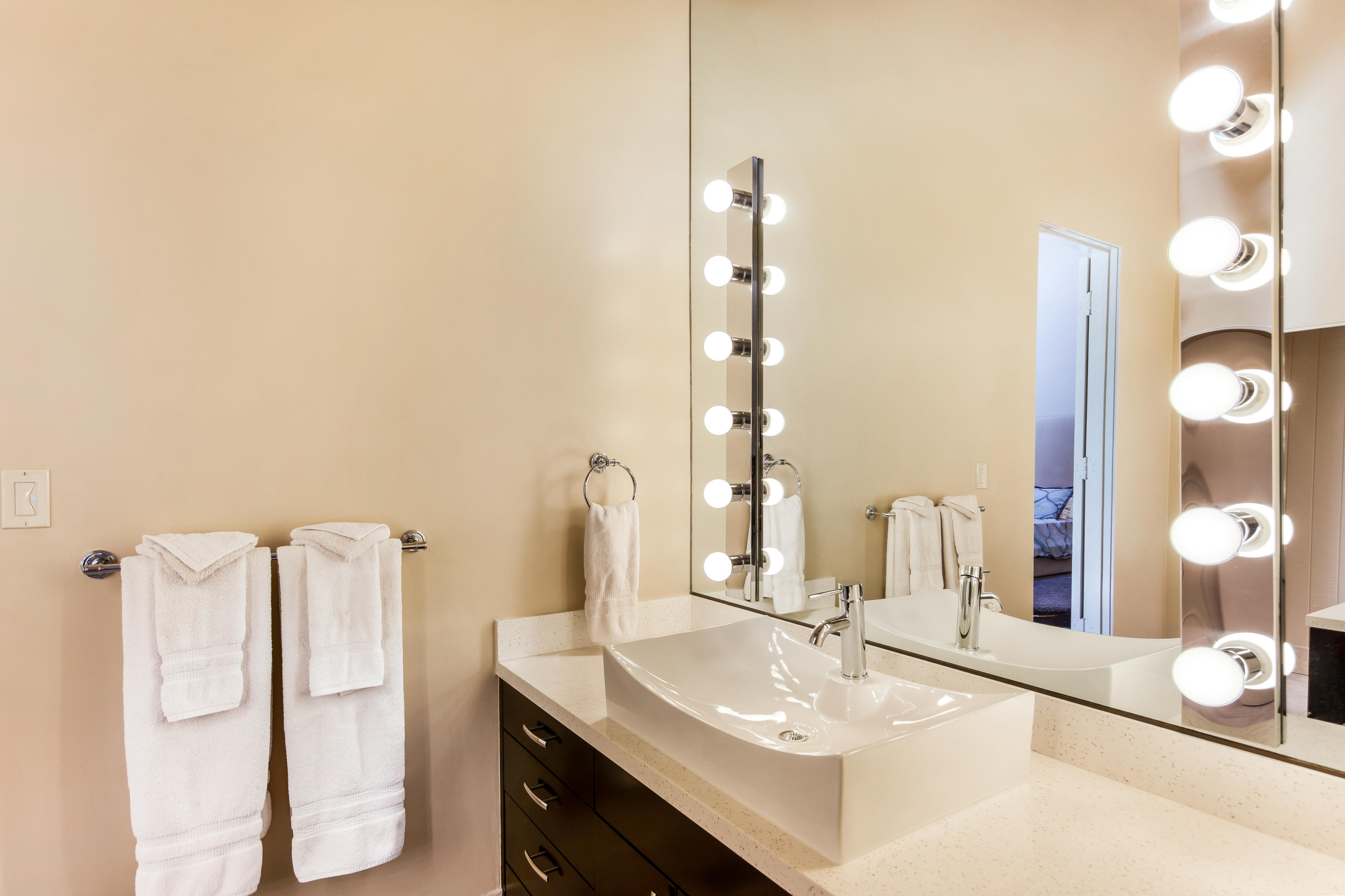 1650 Ridgemore Drive Palm Springs, CA 92264 - Photo 46 of 69 a bathroom with a sink and a mirror