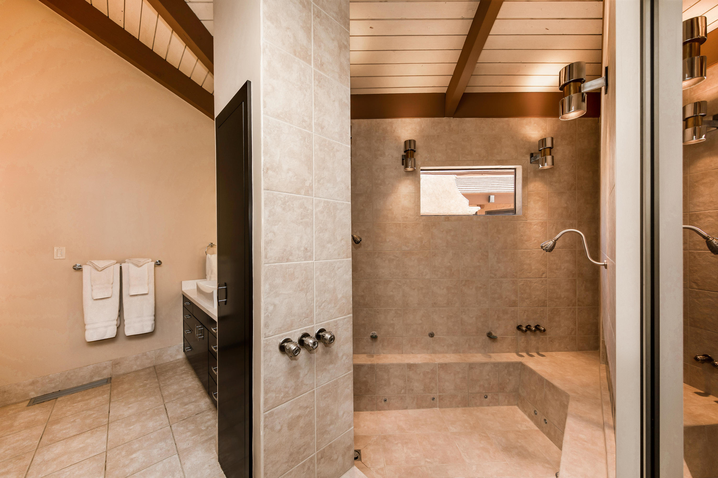 1650 Ridgemore Drive Palm Springs, CA 92264 - Photo 48 of 69 a bathroom with a bathtub and shower
