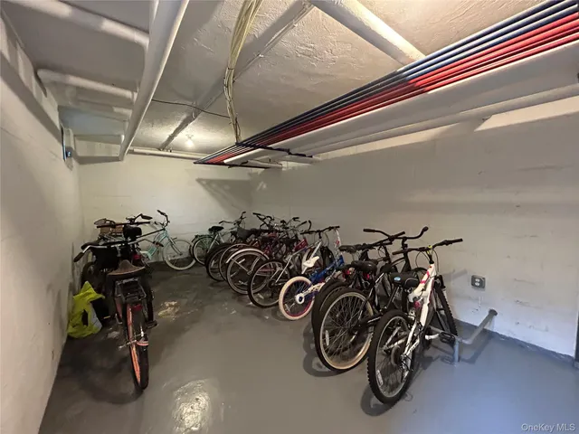 $329,000 | 400 Merrick Road, Unit 5A, Rockville Centre, NY 11570