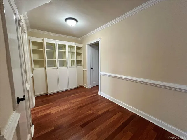 $329,000 | 400 Merrick Road, Unit 5A, Rockville Centre, NY 11570