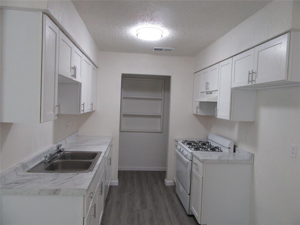 1336 Mill Stream Drive Dallas, TX 75232 - Photo 3 of 9