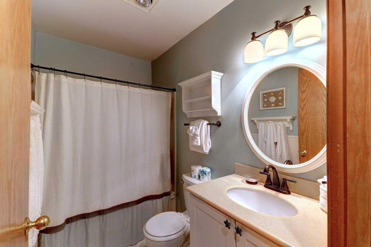 561 South Promenade Seaside, OR 97138 - Photo 18 of 35 Beach Club condo bath 1