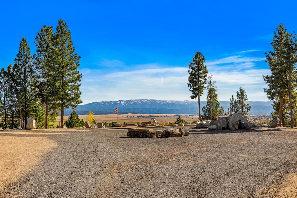 301 Vista Point Boulevard Cascade, ID 83611 - Photo 15 of 33