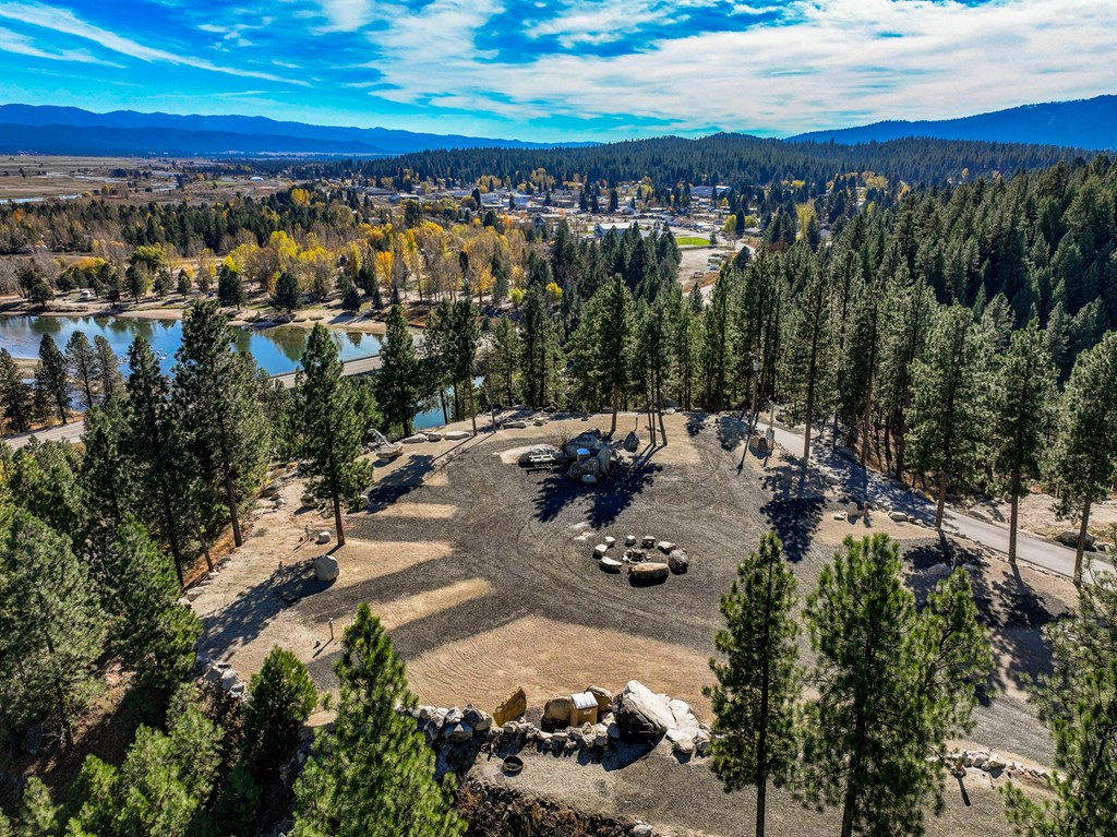 301 Vista Point Boulevard Cascade, ID 83611 - Photo 3 of 33