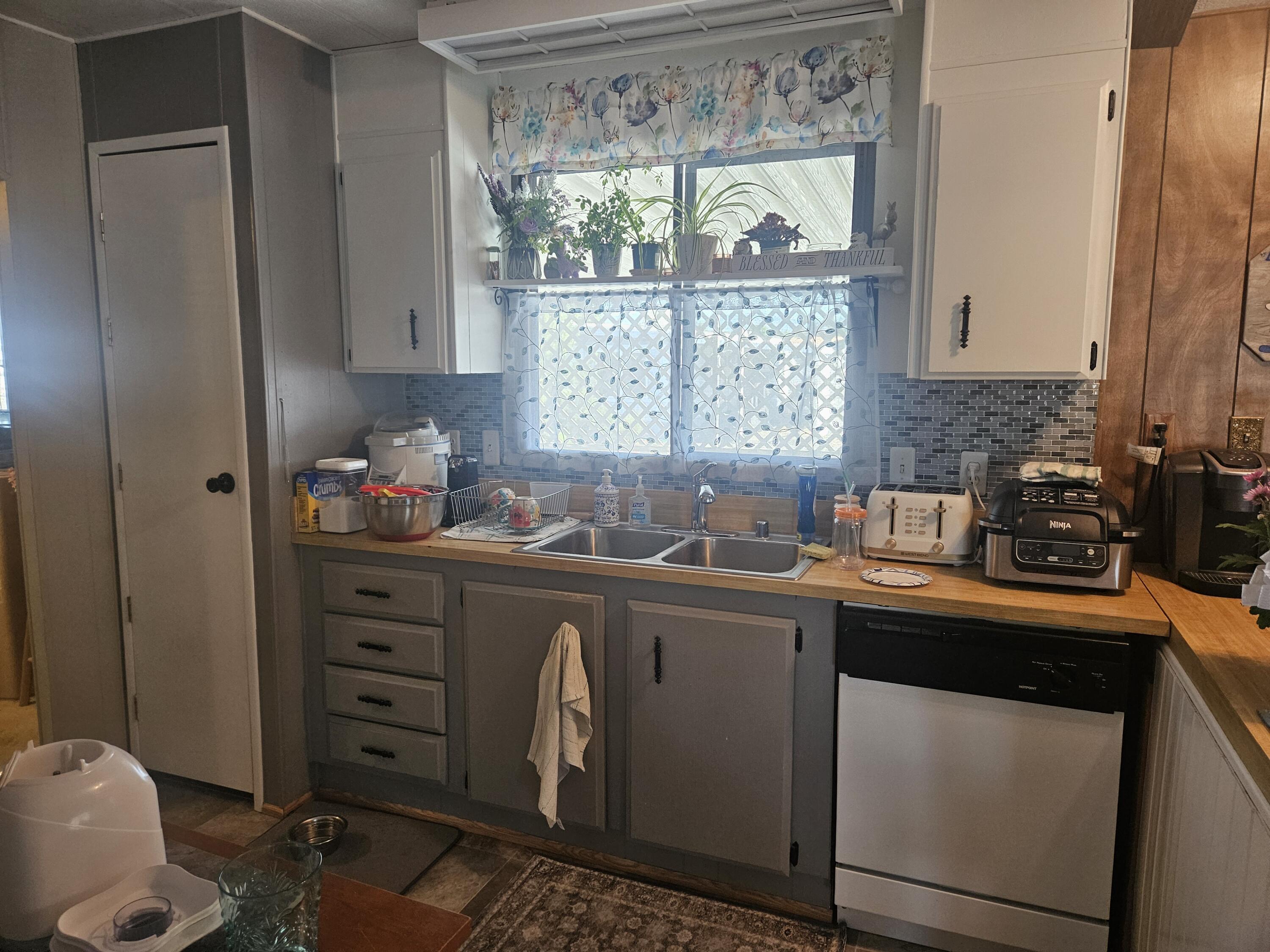 301 Freeman Road, Unit 85 Central Point, OR 97502 - Photo 6 of 25 20250617_162651 (002)
