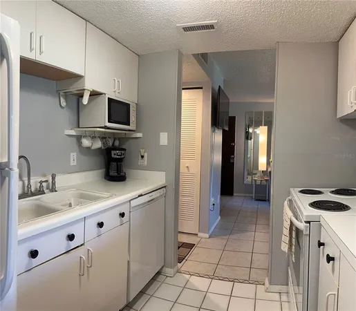 $1,150 | 4215 East Bay Drive, Unit 1707A, Clearwater, FL 33764