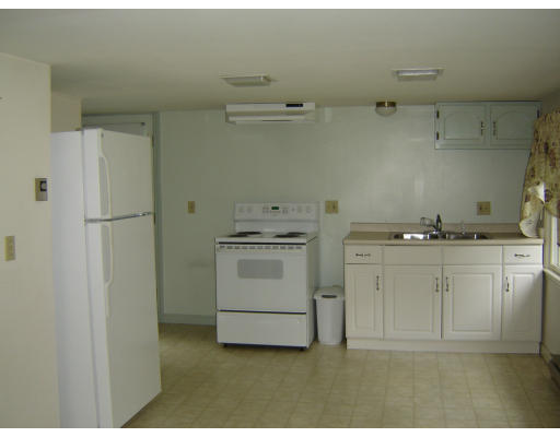 63 James Street Greenfield, MA 01301 - Photo 6 of 9