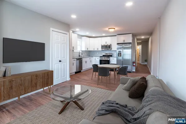 $2,500 | 163 Jefferson Street, Unit 1, Wood-Ridge, NJ 07075