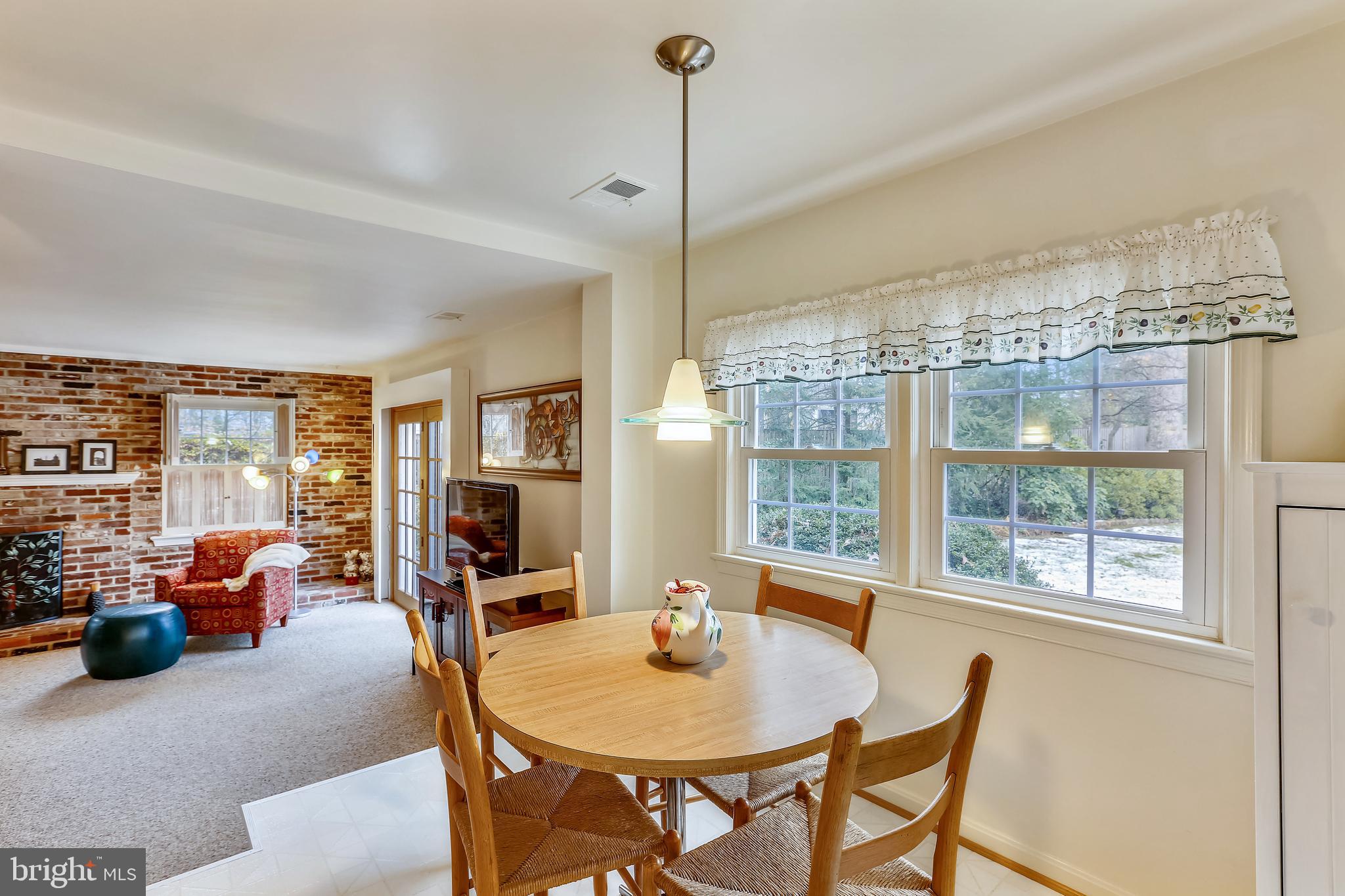 1582 Kimblewick Road Potomac, MD 20854 - Photo 11 of 29 Breakfast area