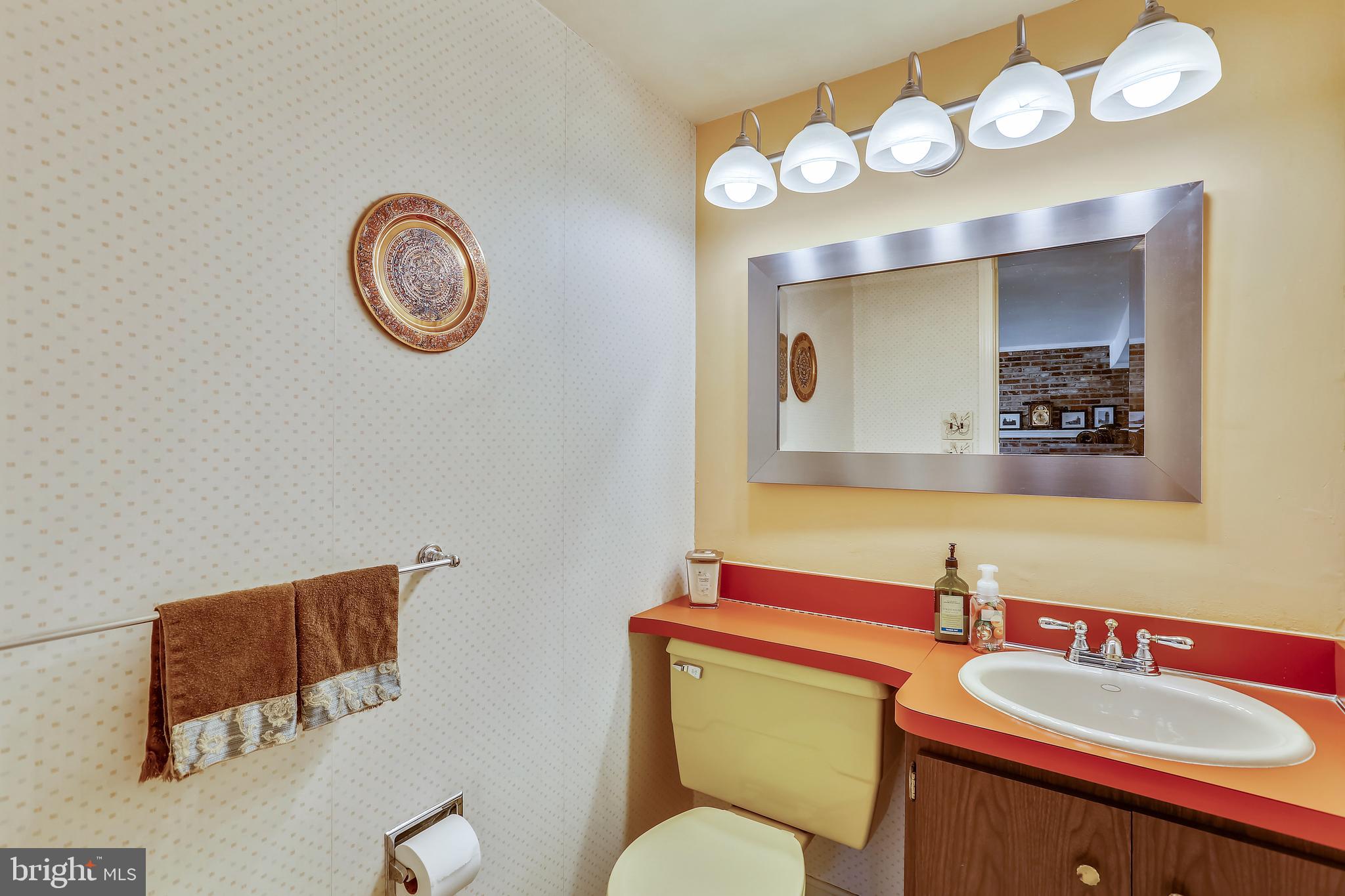 1582 Kimblewick Road Potomac, MD 20854 - Photo 17 of 29 Main lvl powder room