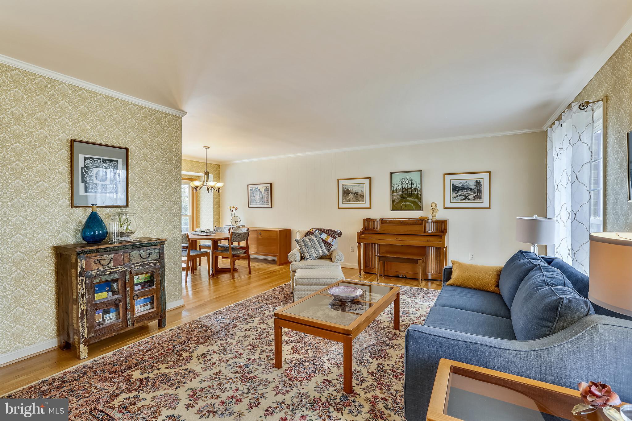 1582 Kimblewick Road Potomac, MD 20854 - Photo 7 of 29 Living room