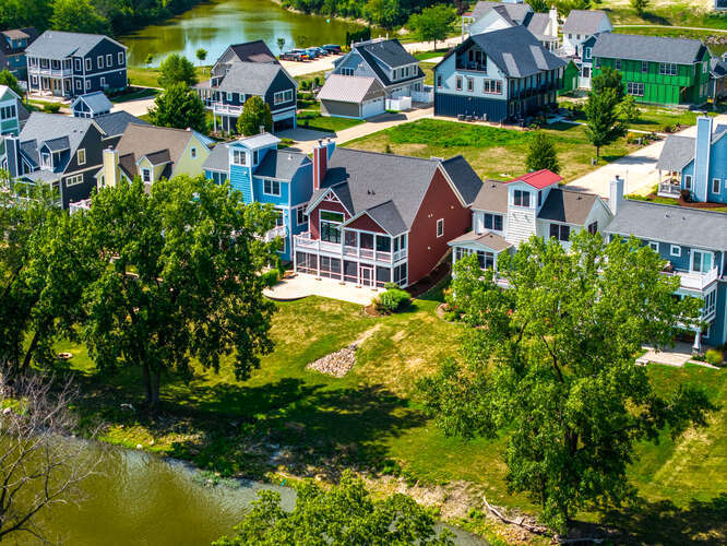 9 Windward Way Ottawa, IL 61350 - Photo 53 of 56 an aerial view of residential houses with yard and lake view
