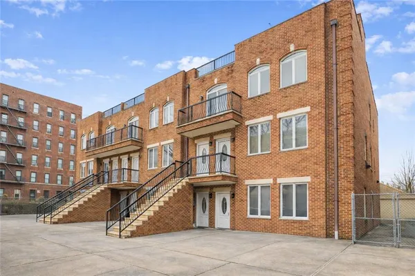 $959,000 | 8409 19th Avenue, Unit 3C | Van Pelt Manor