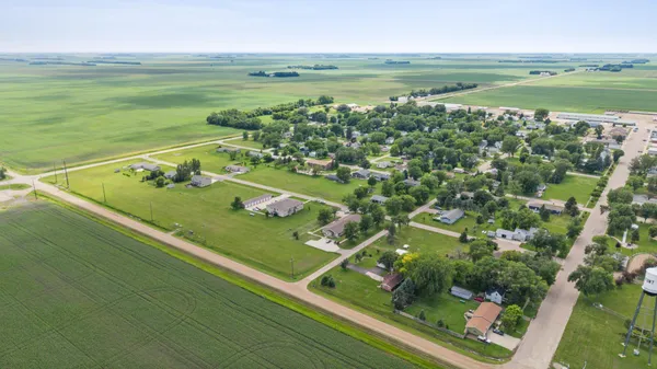 $5,000 | 404 South 5th Street, Fairmount, ND 58030