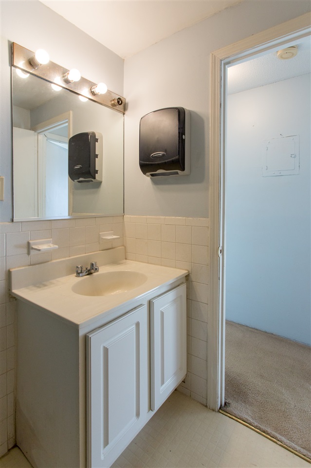 131 English Village Road, Unit 203 Manchester, NH 03102 - Photo 15 of 21