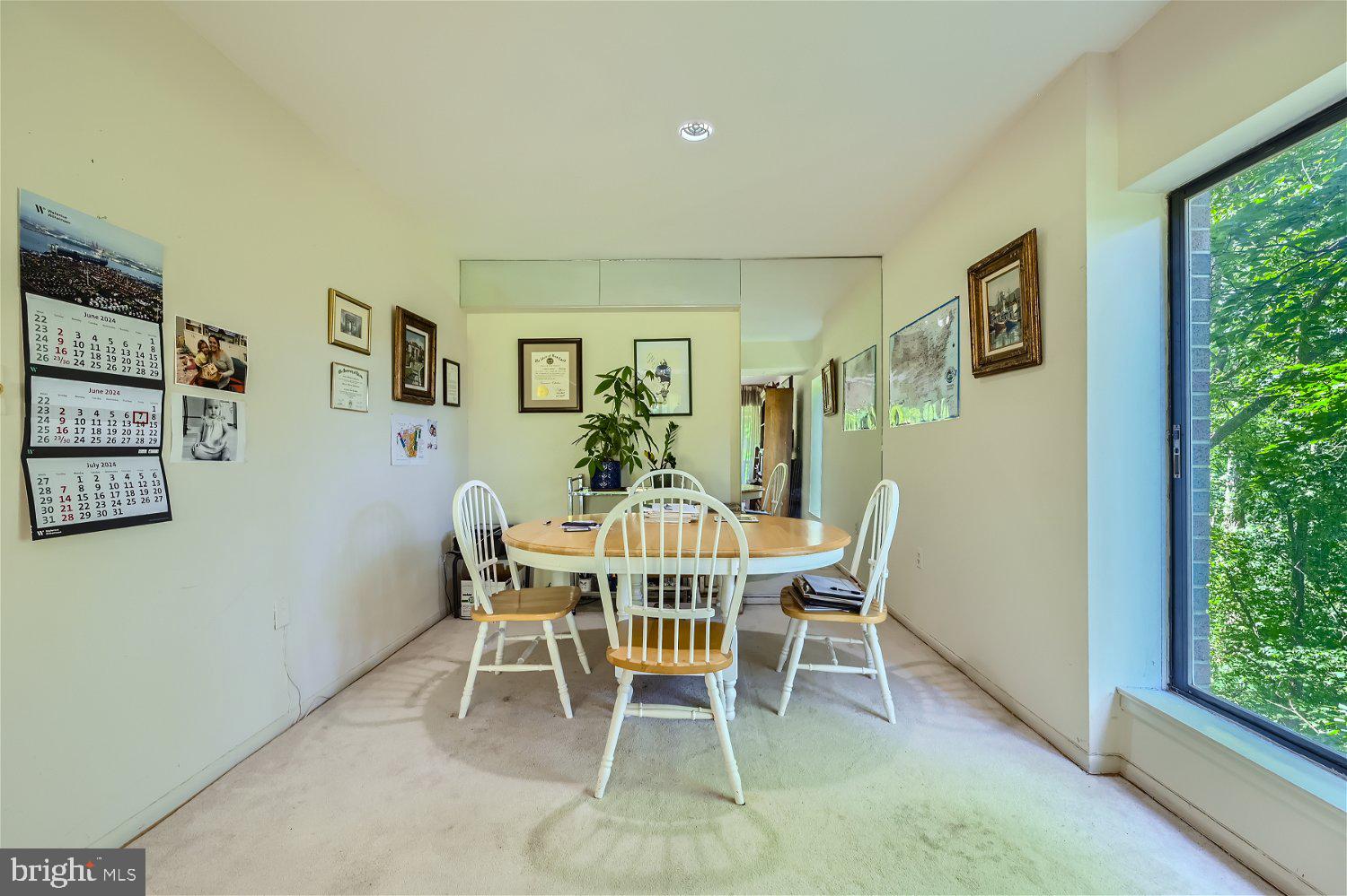 200 Cross Keys Road, Unit R39 Baltimore, MD 21210 - Photo 10 of 26 Dining room off the kitchen \