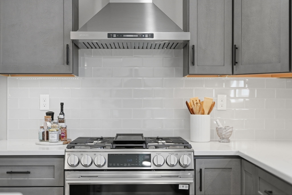 212 Montgomery Road Westfield, MA 01085 - Photo 3 of 37