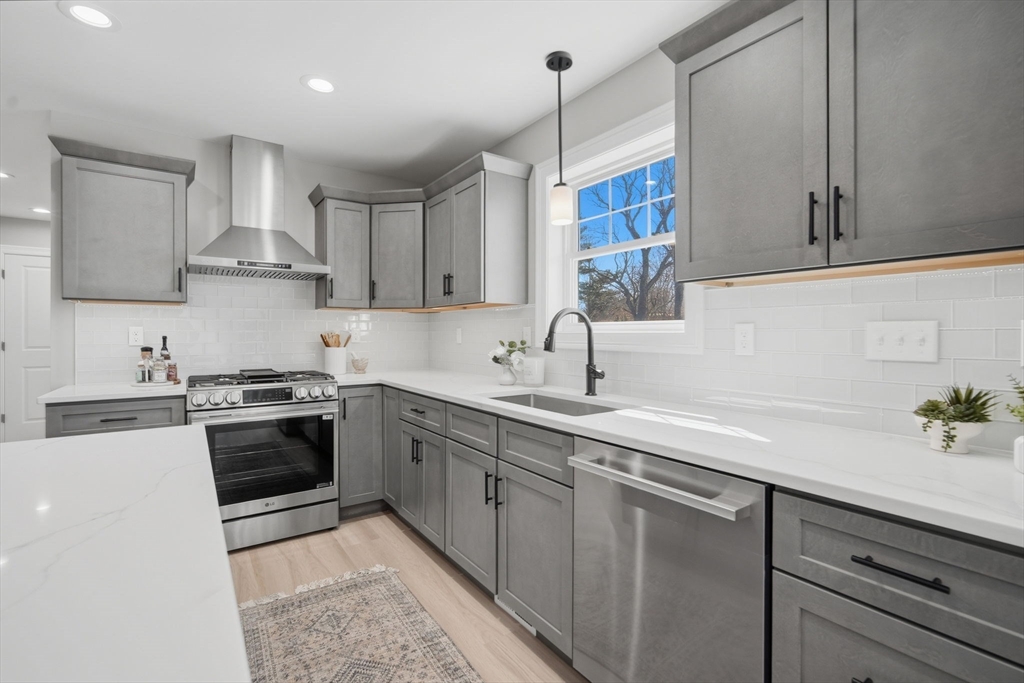 212 Montgomery Road Westfield, MA 01085 - Photo 4 of 37