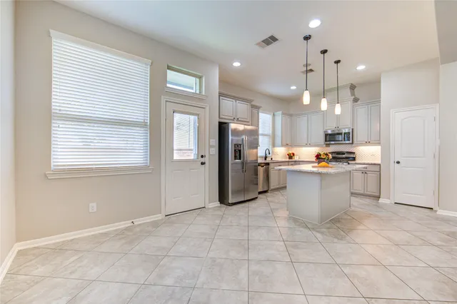 $2,100 | 12130 La Strada Street, Richmond, TX 77406