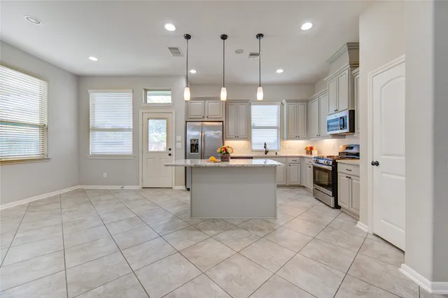 $2,100 | 12130 La Strada Street, Richmond, TX 77406