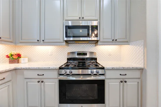 $2,100 | 12130 La Strada Street, Richmond, TX 77406