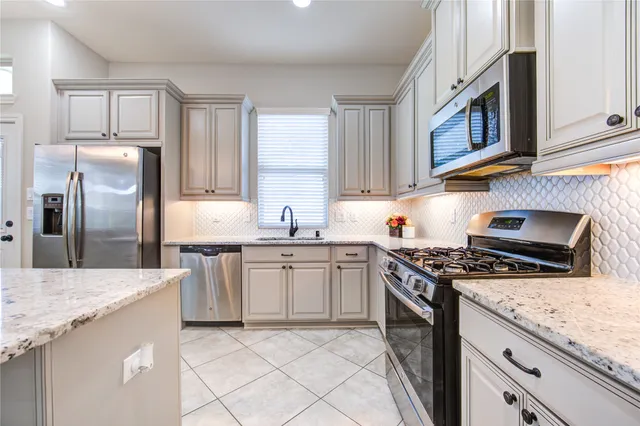 $2,100 | 12130 La Strada Street, Richmond, TX 77406