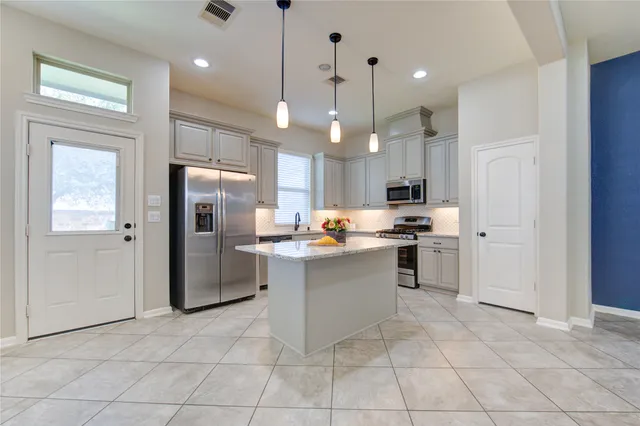 $2,100 | 12130 La Strada Street, Richmond, TX 77406