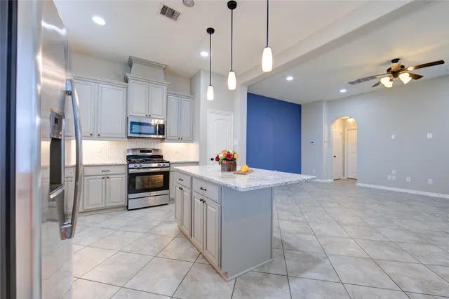 $2,100 | 12130 La Strada Street, Richmond, TX 77406