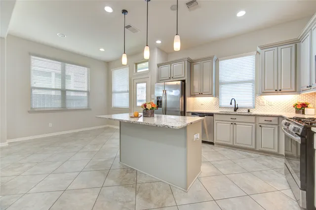 $2,100 | 12130 La Strada Street, Richmond, TX 77406