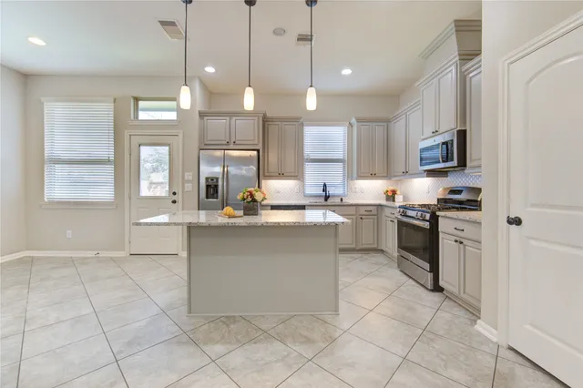 $2,100 | 12130 La Strada Street, Richmond, TX 77406