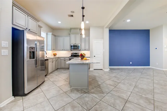 $2,100 | 12130 La Strada Street, Richmond, TX 77406