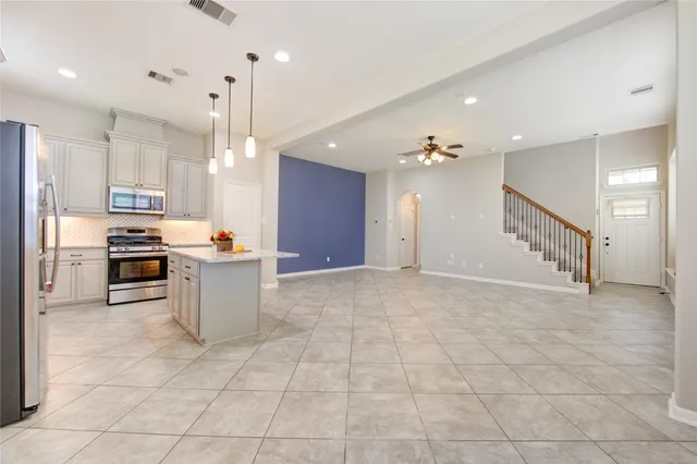 $2,100 | 12130 La Strada Street, Richmond, TX 77406
