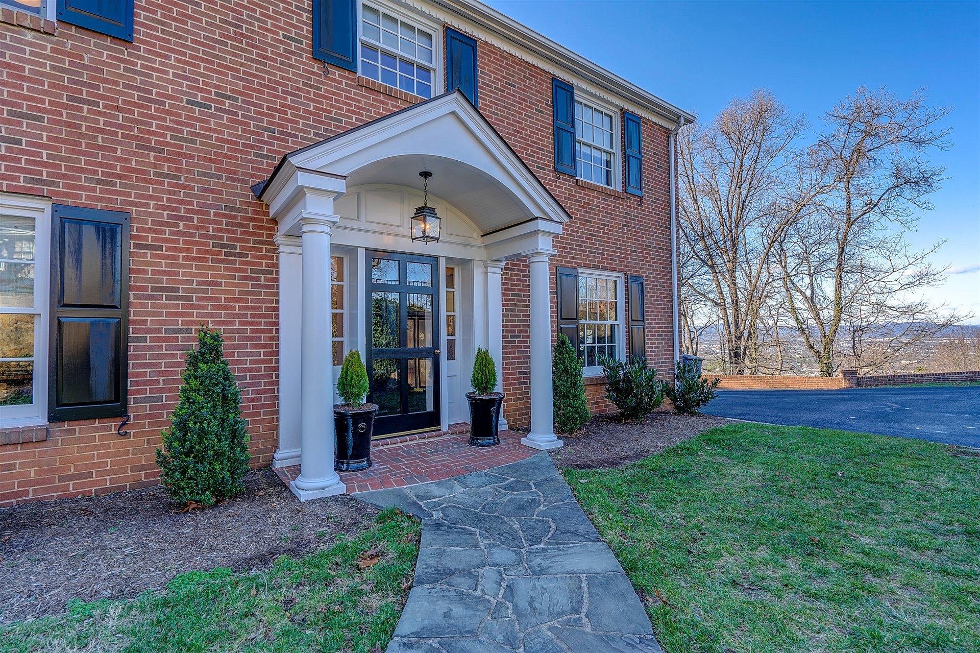 233 Parkcrest Road Southwest Roanoke, VA 24014 - Photo 3 of 59 03-DSC00486_87_88_89_90