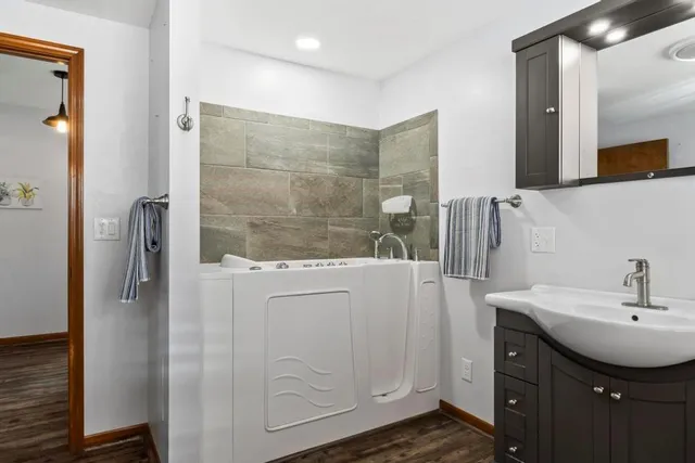 $385,000 | 14960 Southeast 43rd Service Road, Faucett, MO 64448