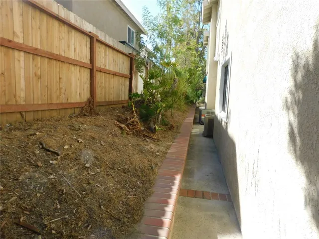 a view of a pathway with a yard