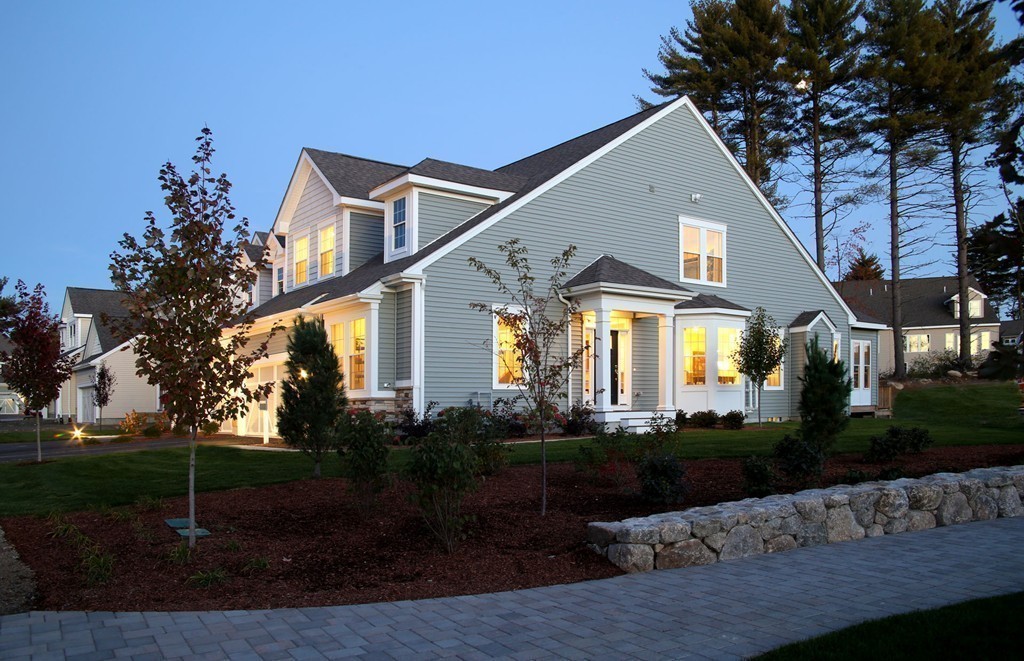 40 Sienna Circle, Unit 53 Upton, MA 01568 - Photo 10 of 10 a front view of a house with garden