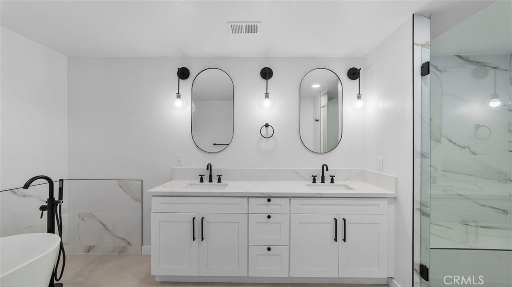 1726 Kings Road Vista, CA 92084 - Photo 42 of 66 Master Bath Ensuite Bathroom
