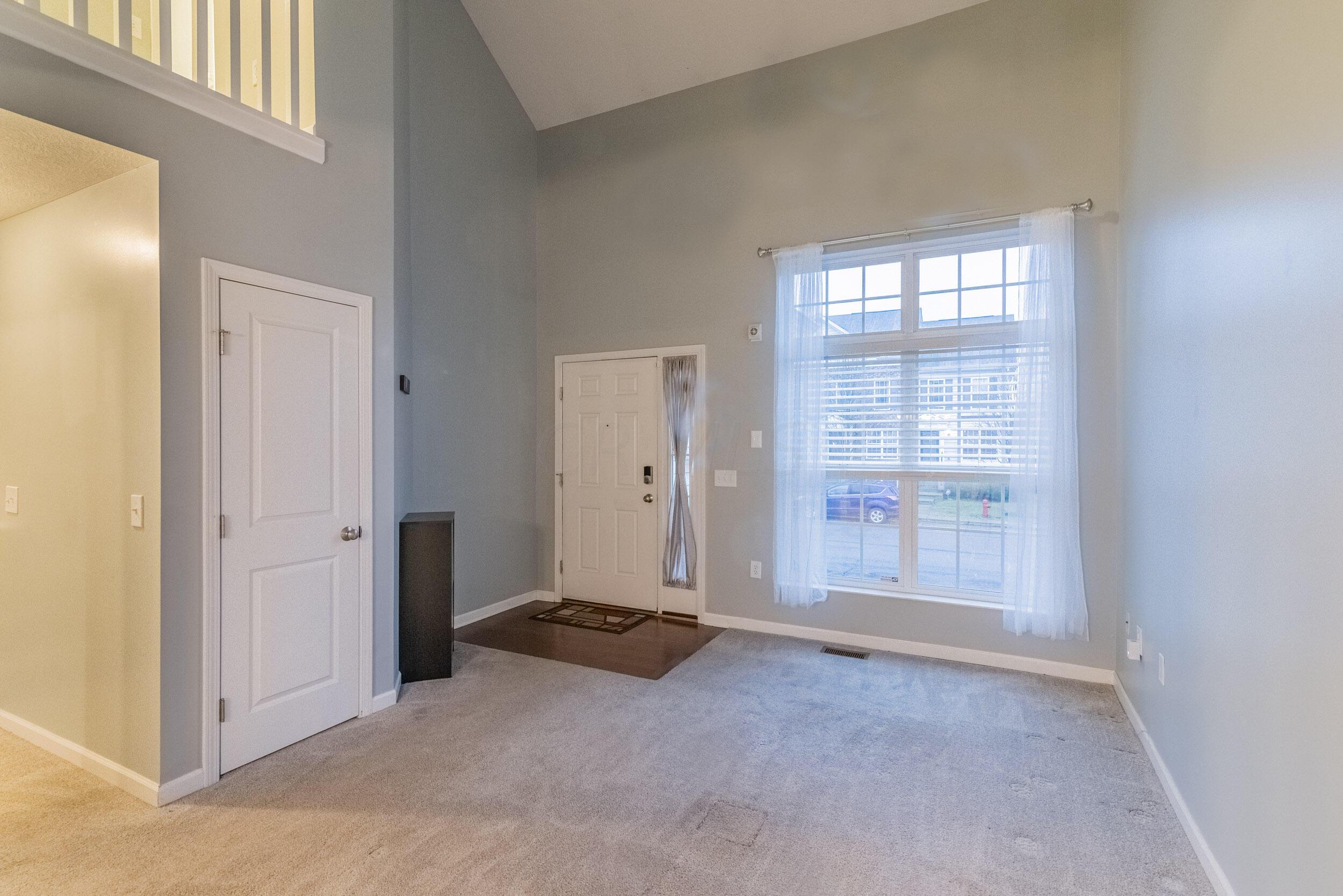 6196 Joes Hopper Road, Unit 75619 Columbus, OH 43230 - Photo 4 of 23 Vaulted entryway