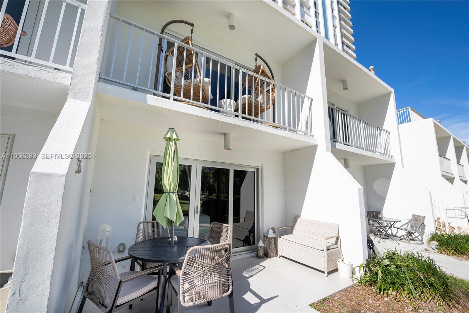 881 Ocean Drive, Unit TH15 Key Biscayne, FL 33149 - Photo 22 of 26