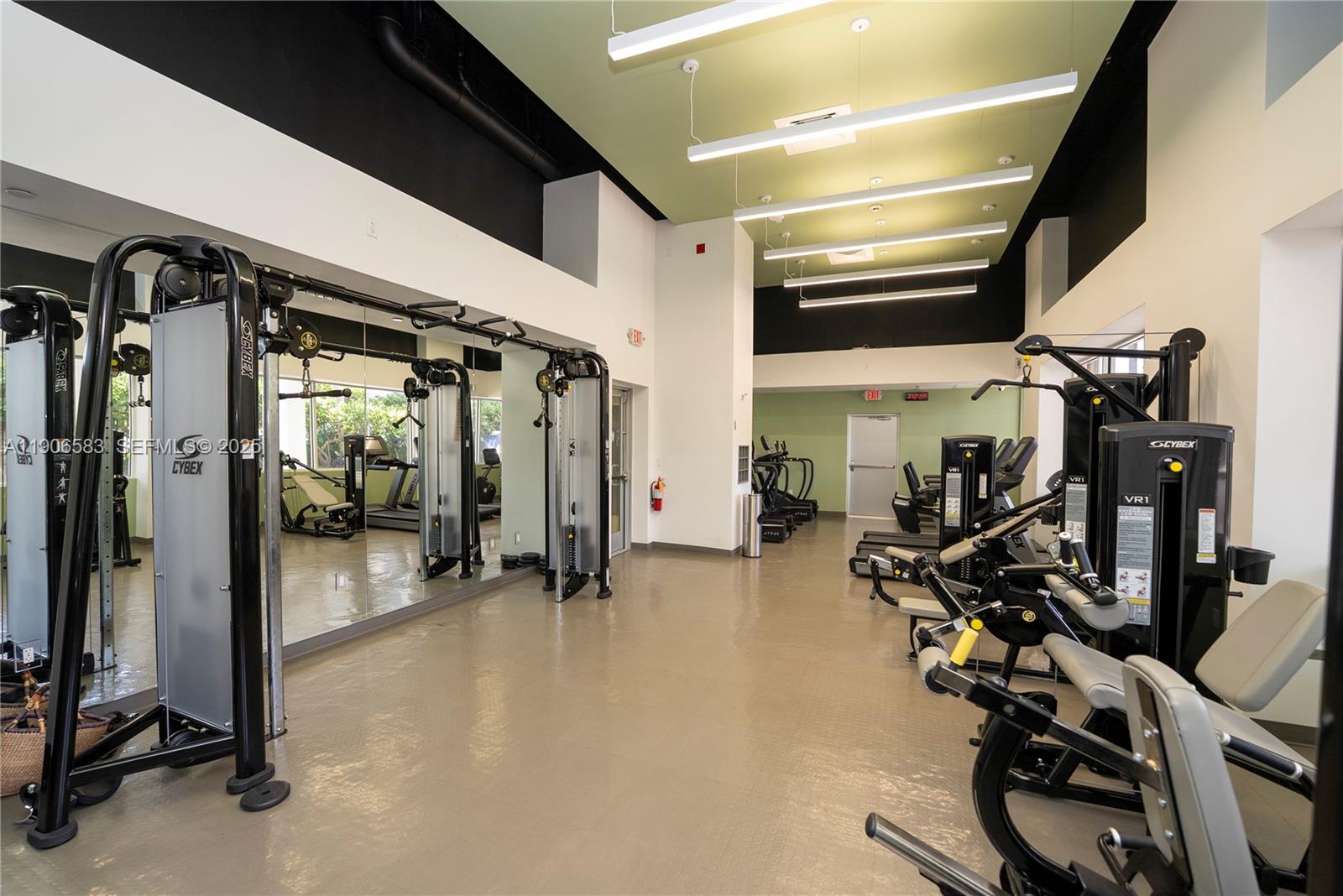881 Ocean Drive, Unit TH15 Key Biscayne, FL 33149 - Photo 26 of 26 a view of a room with gym equipment