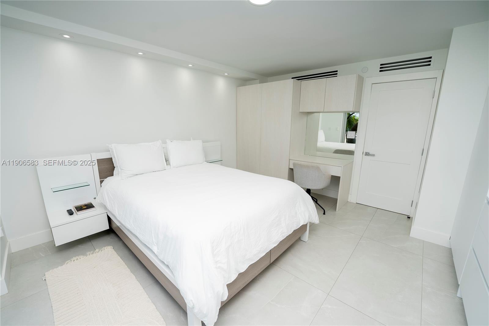 881 Ocean Drive, Unit TH15 Key Biscayne, FL 33149 - Photo 8 of 26 a bed room with a bed and a night stand