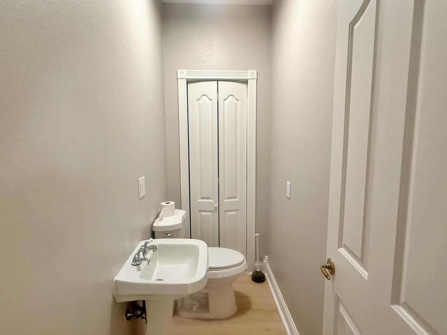 9 Hickory Lane Metropolis, IL 62960 - Photo 16 of 37 a bathroom with a sink toilet and vanity