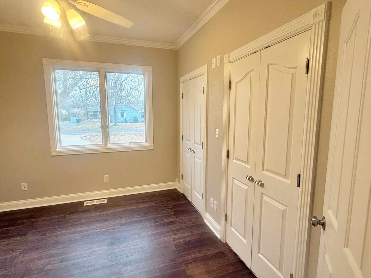 9 Hickory Lane Metropolis, IL 62960 - Photo 18 of 37 a view of a room with wooden floor and a window