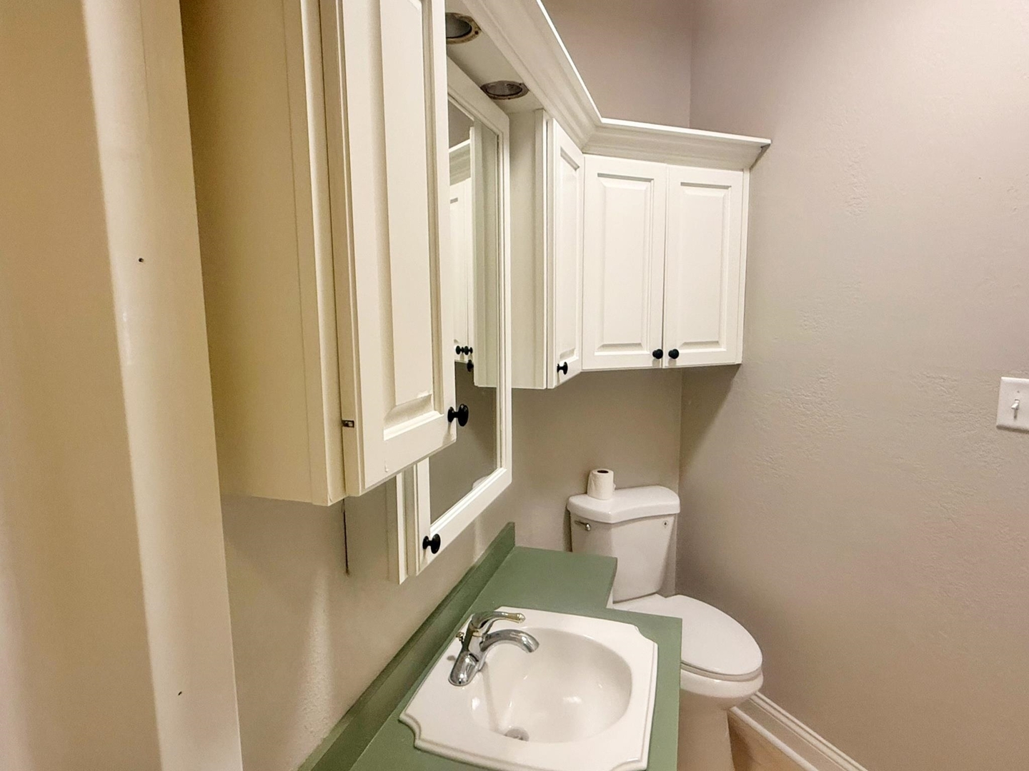 9 Hickory Lane Metropolis, IL 62960 - Photo 22 of 37 a bathroom with a sink a toilet and tub