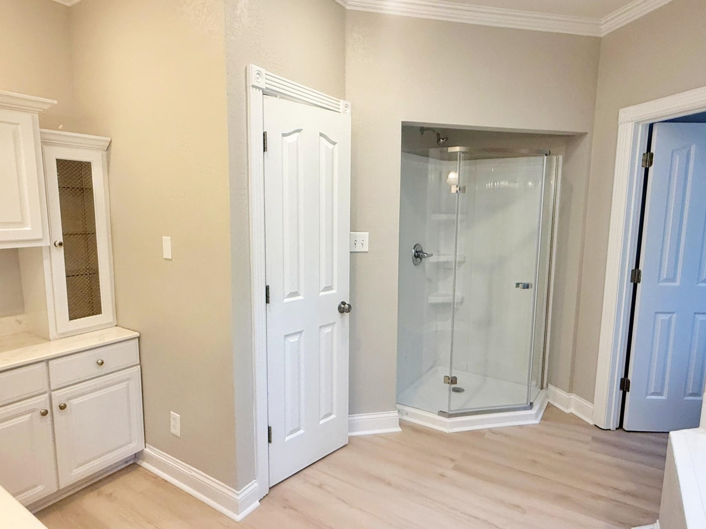 9 Hickory Lane Metropolis, IL 62960 - Photo 27 of 37 a view of a bathroom with wooden floor