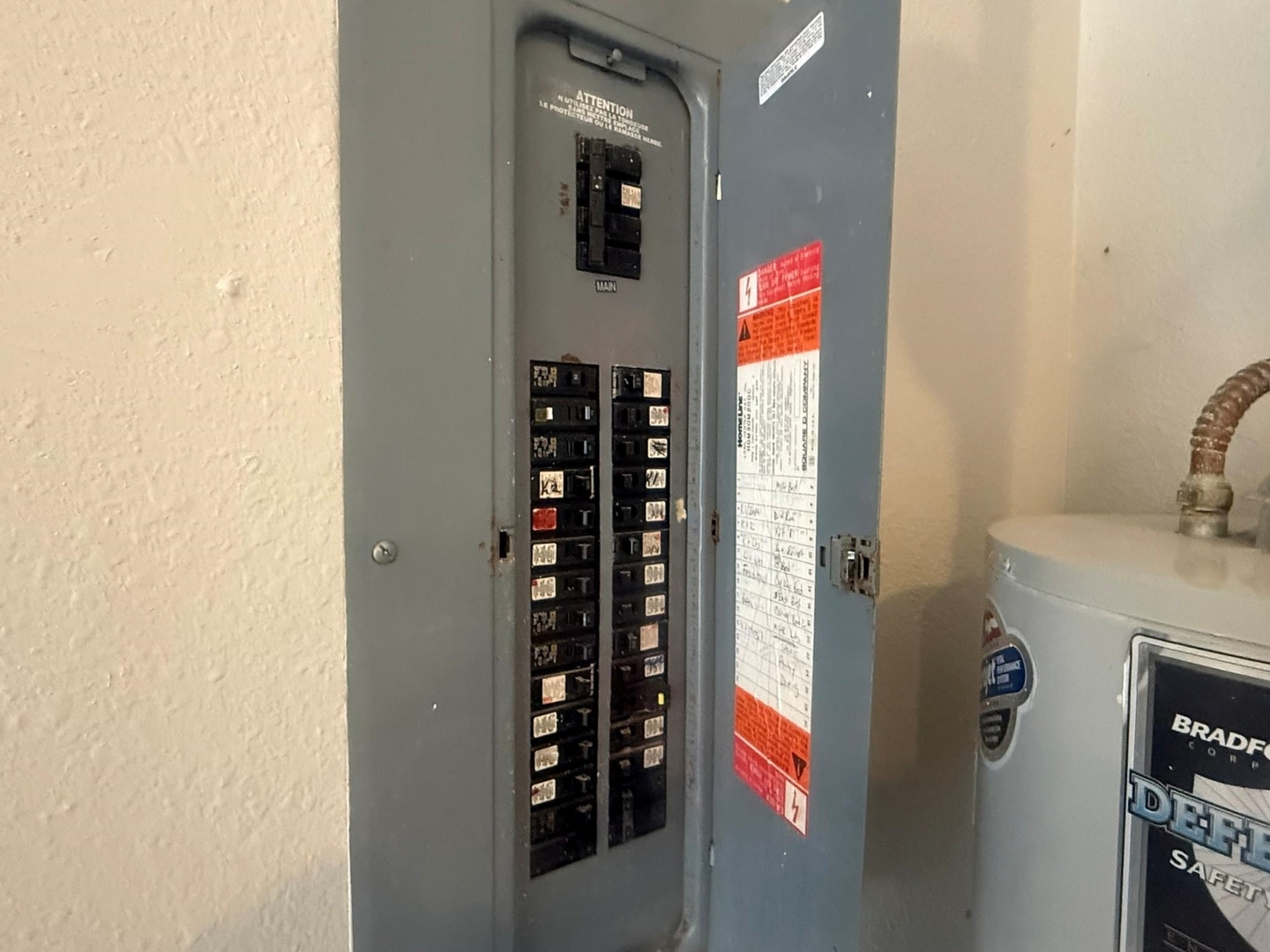 9 Hickory Lane Metropolis, IL 62960 - Photo 36 of 37 a very nice looking room with a hallway