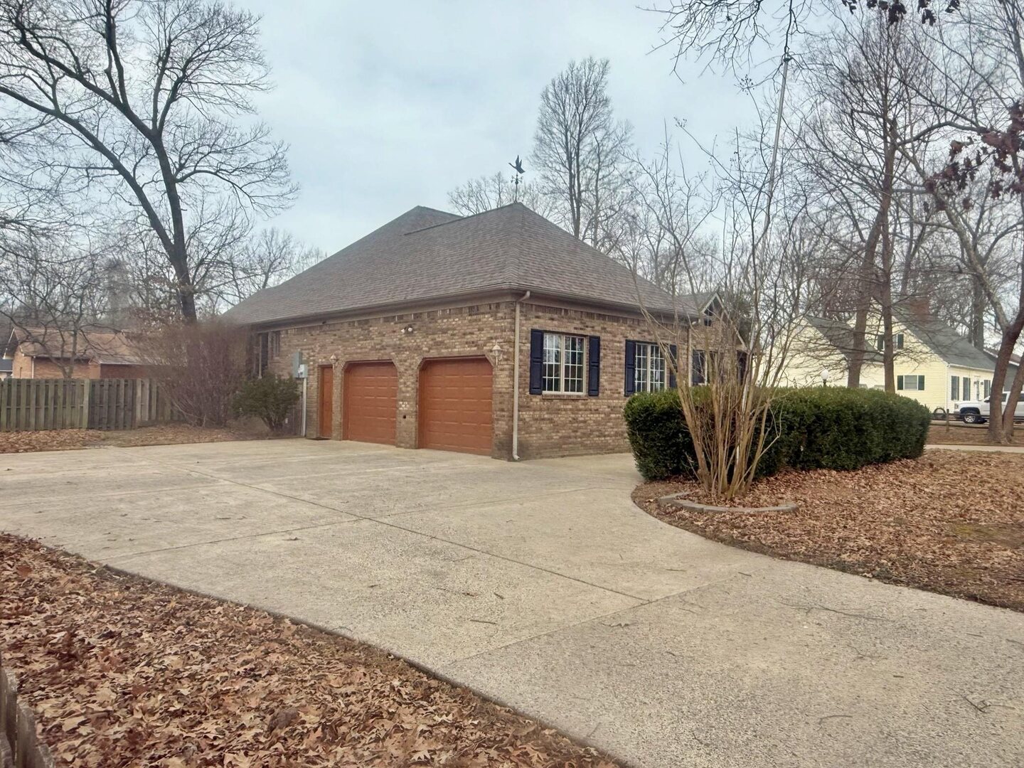9 Hickory Lane Metropolis, IL 62960 - Photo 4 of 37 a front view of a house with a yard and garage
